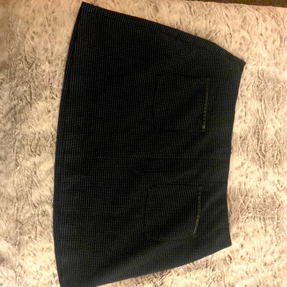 ELLE black and white skirt w/ pockets